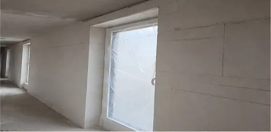 Verputzte Fensterlaibung mit sauberen Kanten